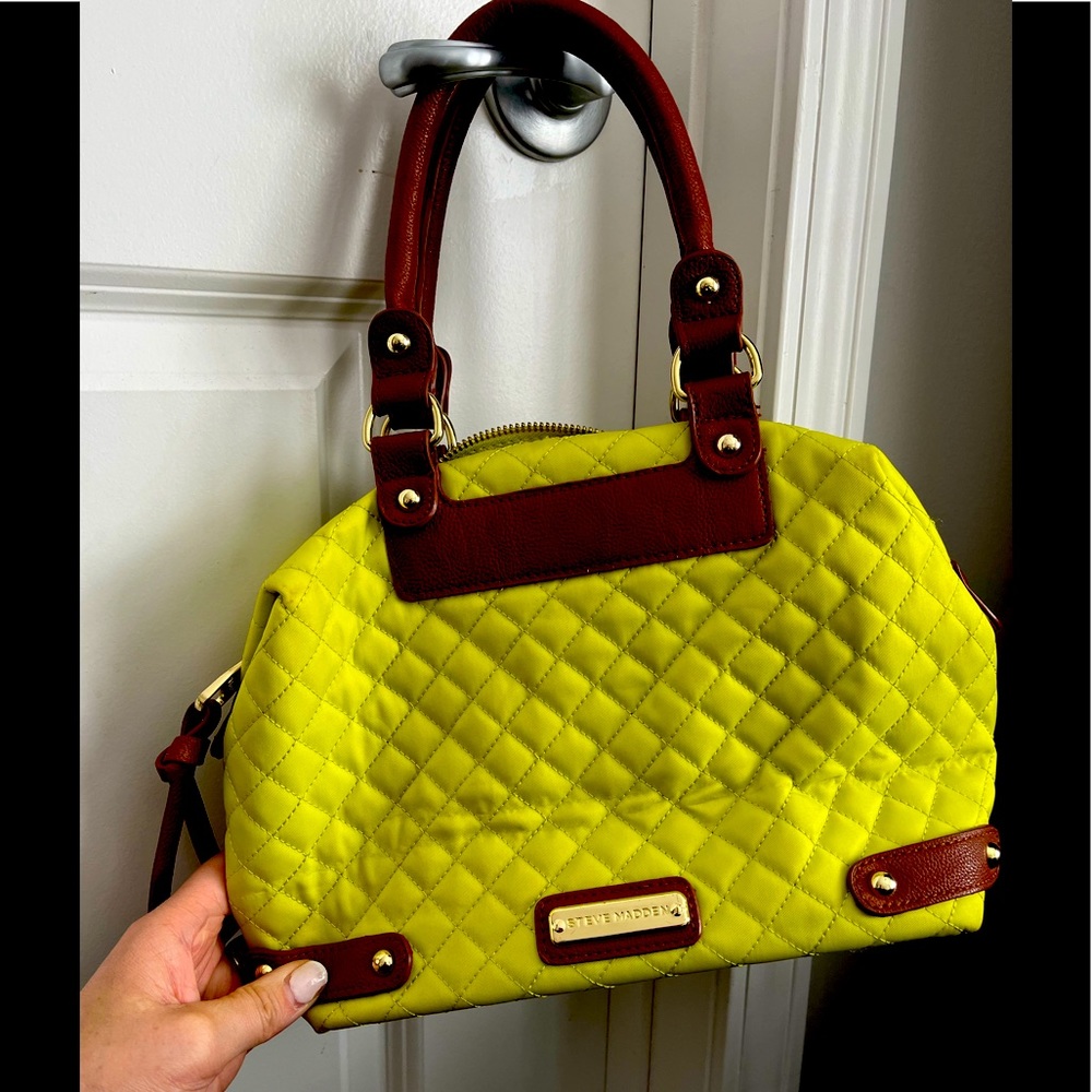 STEVE MADDEN neon yellow/green hand purse